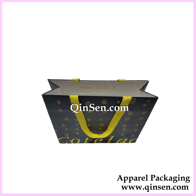 Beautiful Branded Gift Bags with Custom Brand and Glue Ribbon Ornament