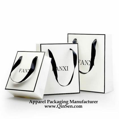 Classic Black/white paper bag with printed custom logo