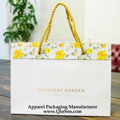 Luxury Top Brand Paper Bag with golden rope